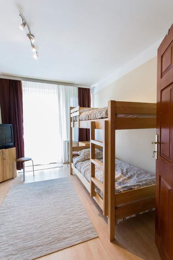 Hostel Day 'N' Night Ni Εξωτερικό φωτογραφία