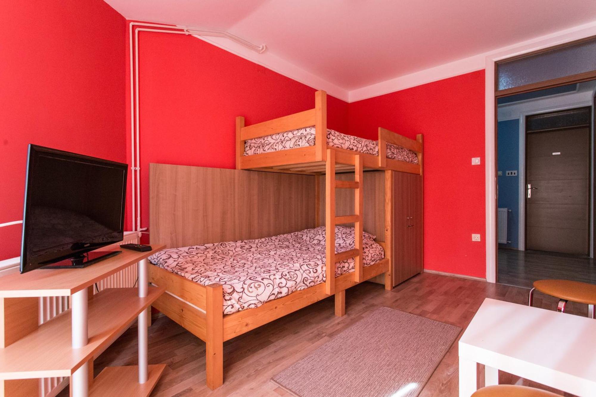 Hostel Day 'N' Night Ni Δωμάτιο φωτογραφία