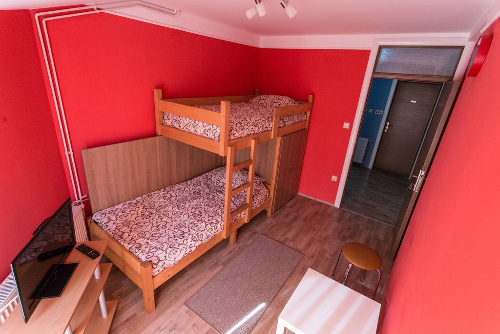 Hostel Day 'N' Night Ni Δωμάτιο φωτογραφία