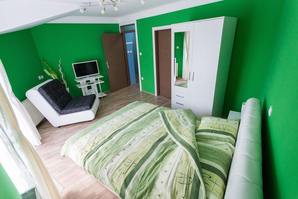 Hostel Day 'N' Night Ni Εξωτερικό φωτογραφία