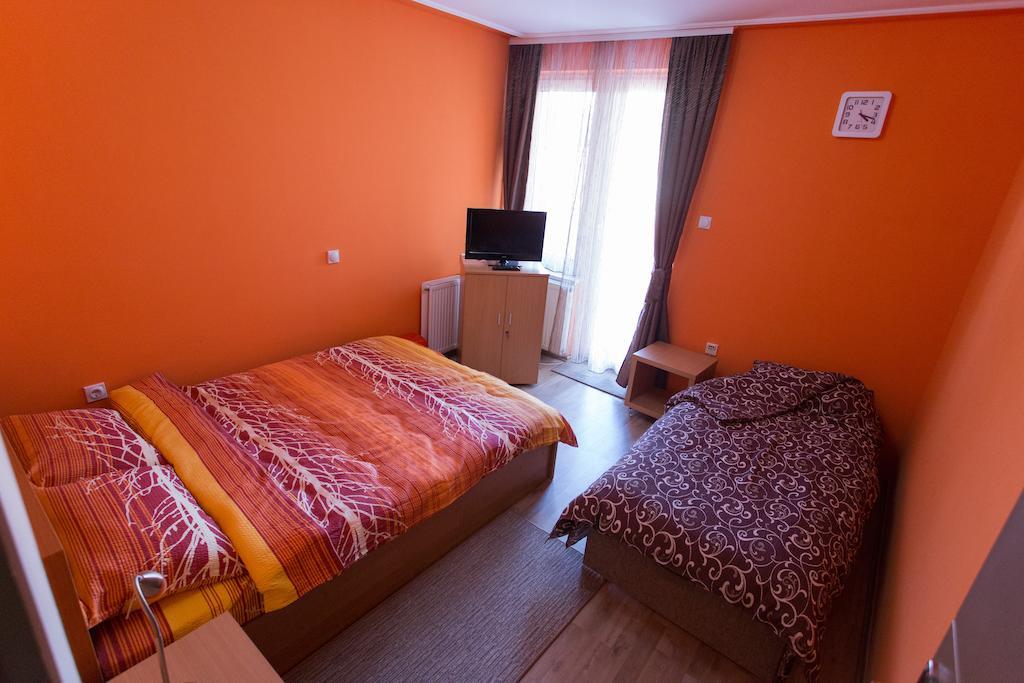 Hostel Day 'N' Night Ni Δωμάτιο φωτογραφία